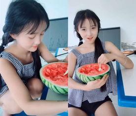 富阳小姐妹吃瓜