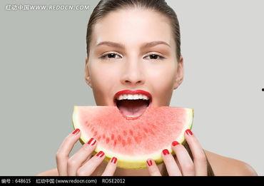 吃瓜美女照片,揭秘网红美女的吃瓜瞬间