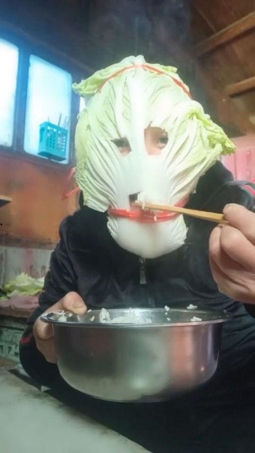 戴上面具吃瓜,揭秘戴上面具的神秘吃瓜之旅