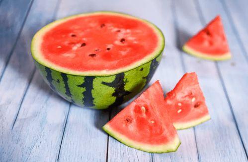 吃瓜的正确吃法,揭秘吃瓜的正确姿势与技巧 第2张 吃瓜的正确吃法,揭秘吃瓜的正确姿势与技巧 第2张