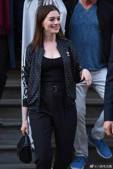 吃瓜安妮海瑟薇,吃瓜群众眼中的时尚女神  第3张